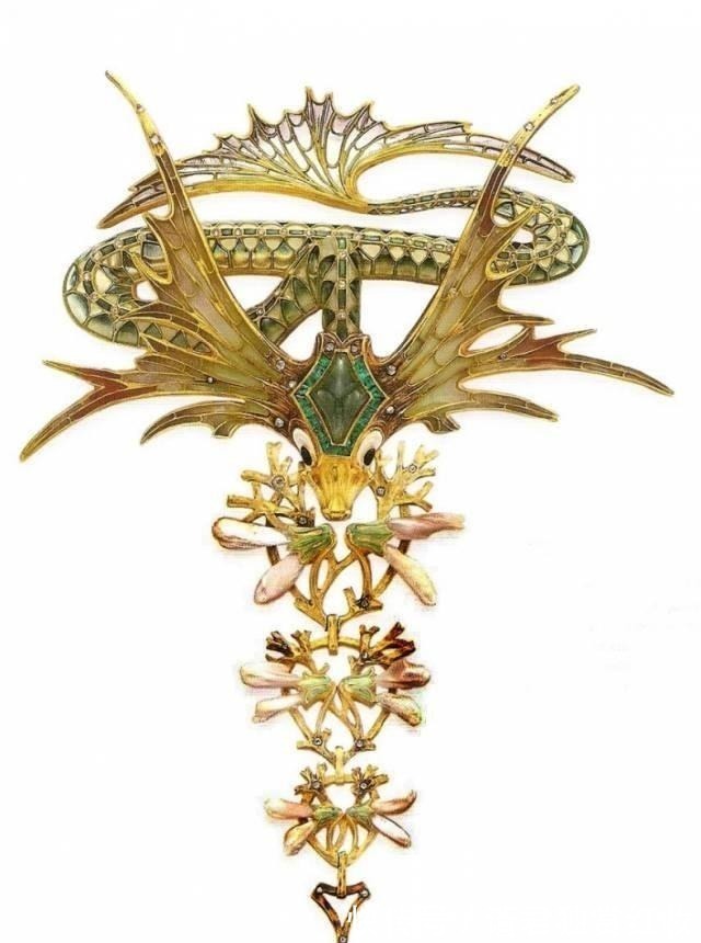 胸饰 这些危险而诱惑的高冷首饰,从古至今无比神秘,却被大牌捧上天!