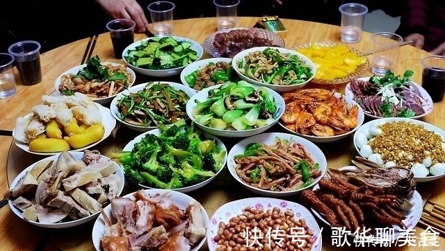 娘家|在娘家聚餐,弟媳妇做了一大桌子菜招待,样样都好吃,亲友全点赞