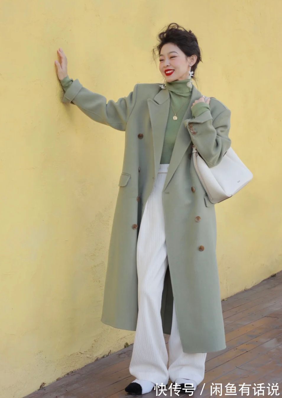 穿搭|怪不得女人都不穿打底裤了,今年流行“牛奶裤”,配大衣好时髦