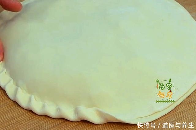 韭菜别再炒了,教你好吃做法,皮酥软,馅鲜香,连吃三天也不腻!