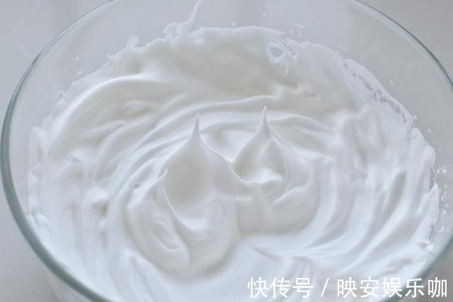蛋黄|用平底锅就能做舒芙蕾松饼，口感松软香甜，孩子天天吃也不嫌腻！