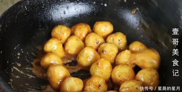 红烧|豆腐我家从不红烧,简单一压一搅,出锅太香了,上桌连汤汁都不剩