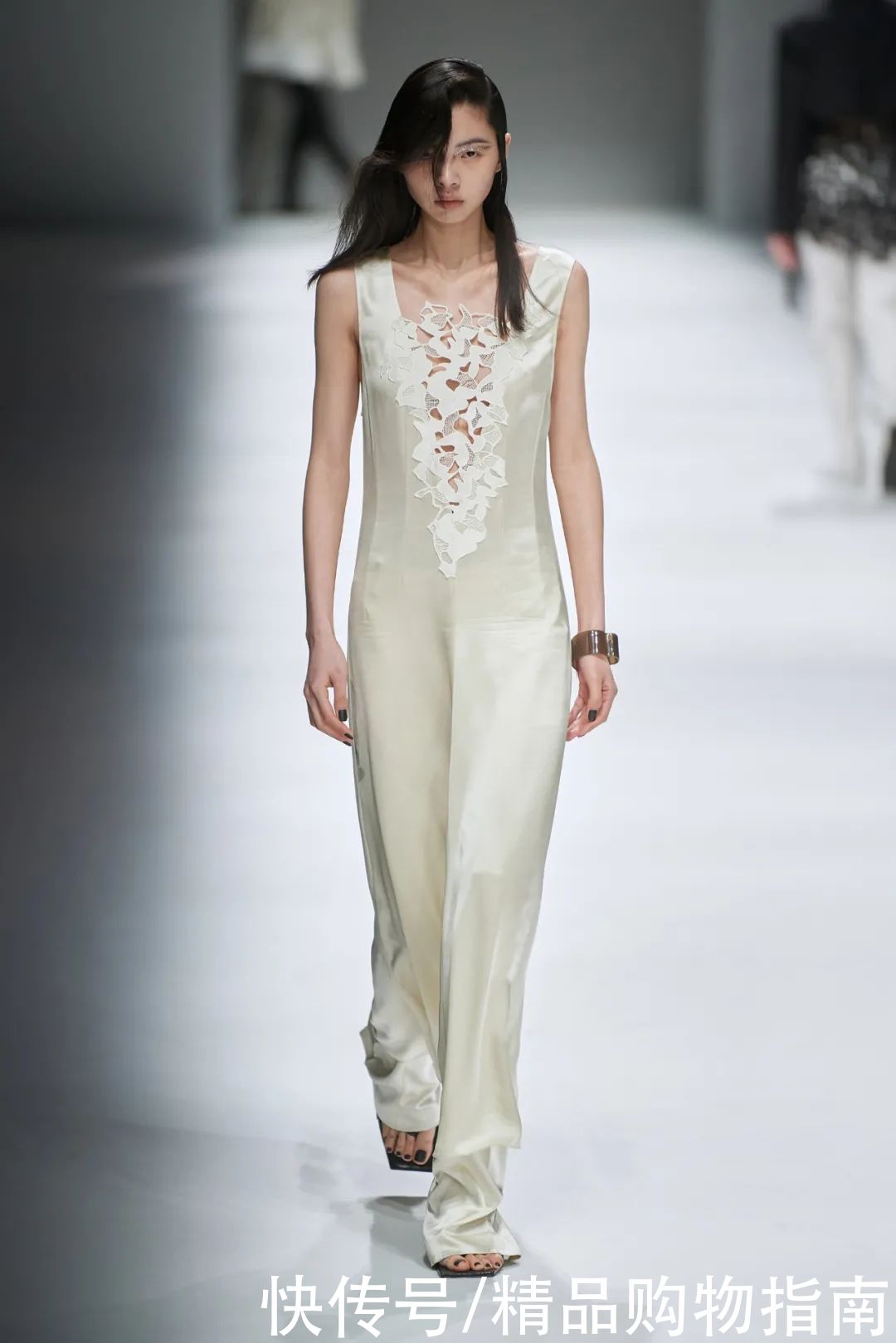 顶流们的阳谋，联手把国潮穿出圈