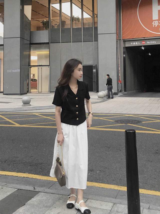 小白|白色衬衫的“高级穿搭”,搭配西装裤干练精致,职场圈里yyds