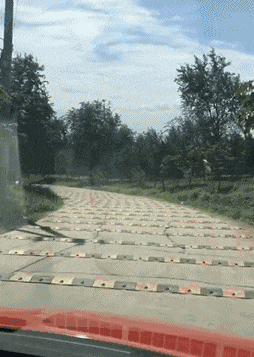 |搞笑GIF:自从有了女朋友 我就喜欢上了这条路