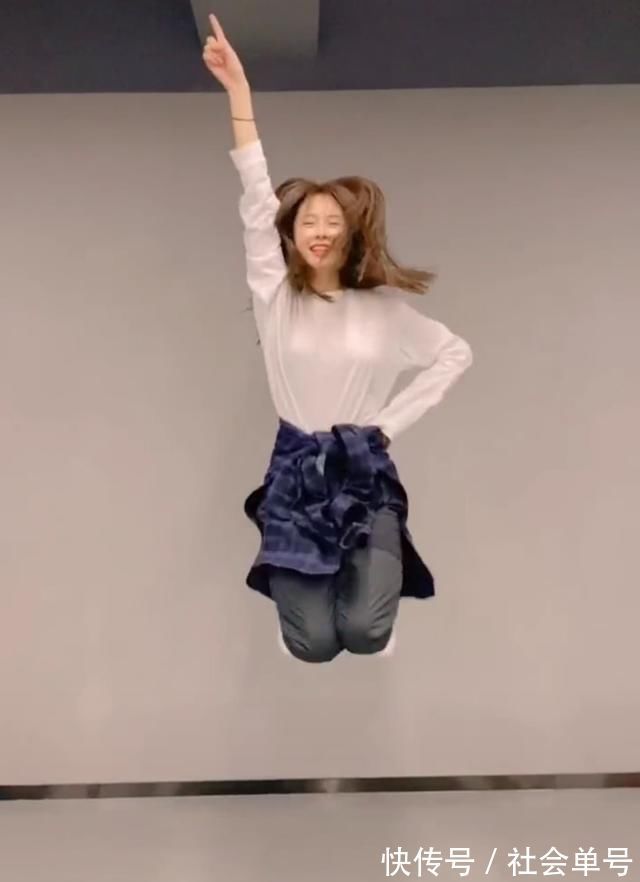 du沈梦辰跳《青你2》主题曲，不仅撞脸蔡卓宜，还被吐槽体型笨重