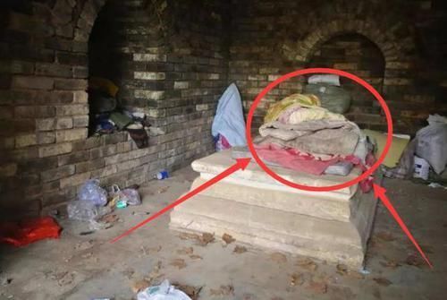 朱元璋|600年前的公主墓被发现，墓中竟有活人居住，还睡在公主的棺材上