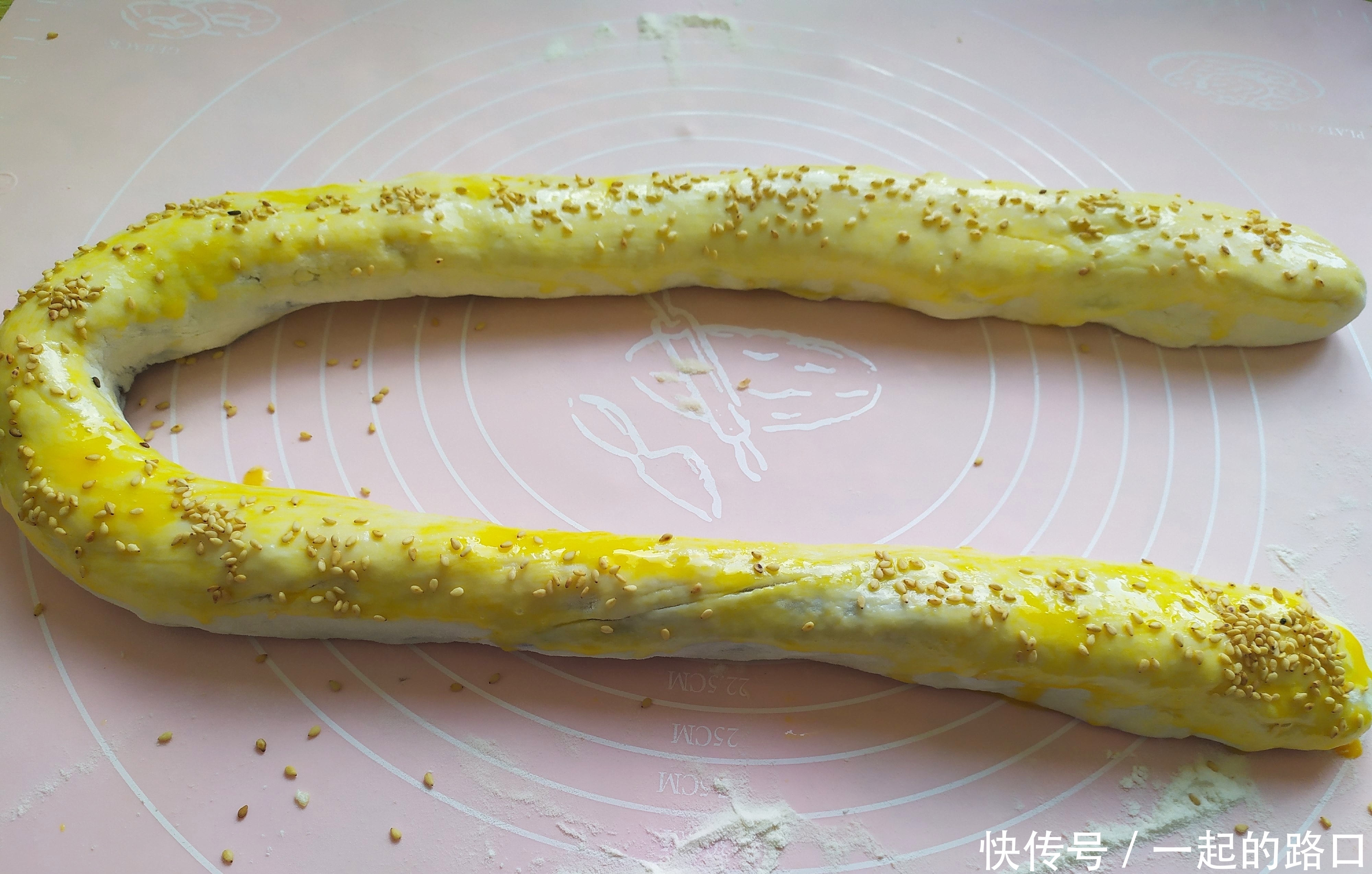 面粉别再蒸馒头了,试试这个做法,孩子一口一个特别喜欢,太香啦