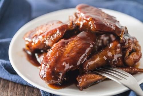 制作可乐鸡翅时，先放鸡翅，顺序都错了，难怪味道不好吃