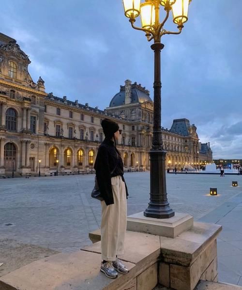 奶奶裤+毛衣+卫衣的穿衣搭配=春季搭配王炸组合！