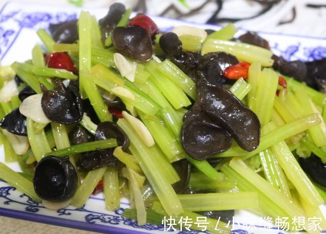 润肠|凉拌木耳时多放一样,脆嫩鲜美,爽口多汁,润肠通便还降压降脂