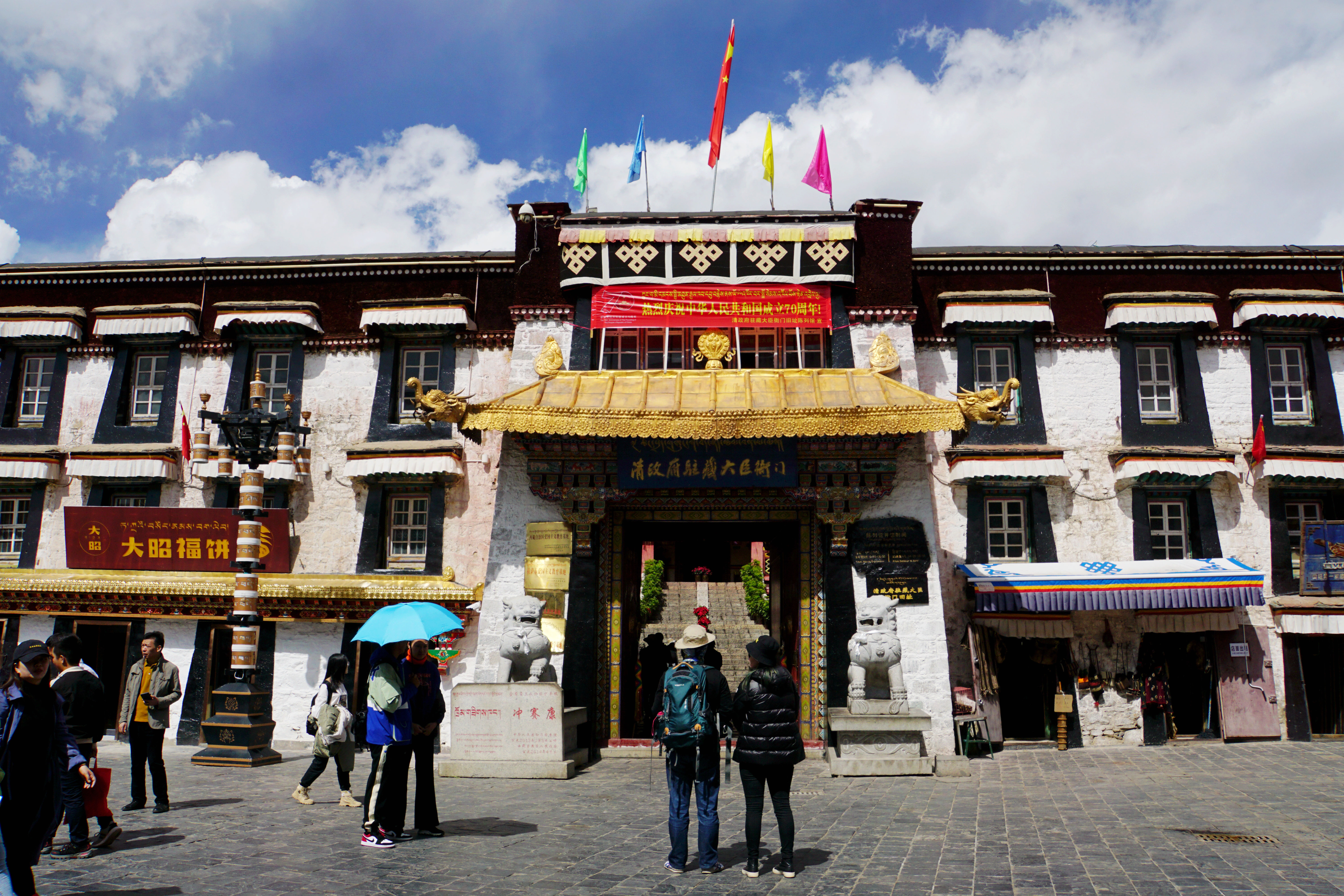 大昭寺|【80天单人单车环藏之旅】观览佛教圣地大昭寺，八廓街猎摄盛装美女