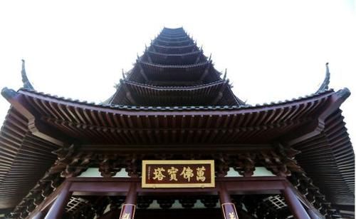 国内保存最好，最大的皇家寺院，没用一颗钉子，堪称“深山故宫”