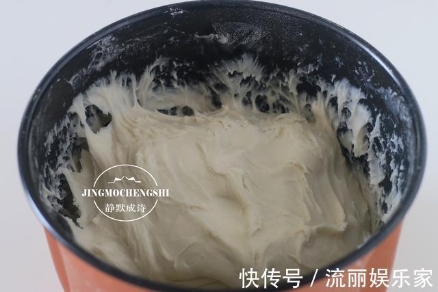 调韭菜馅儿时，只要记住调味顺序，韭菜就不会出水，饺子鲜汁四溢