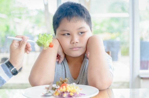 4岁半孩子积食半年，提醒各位家长：3种表现，孩子出现后莫忽视