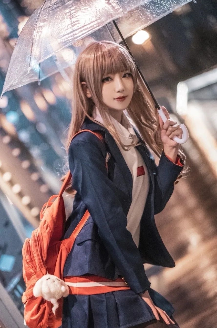 南梦芽|cos:雨景下南梦芽制服的九宫格