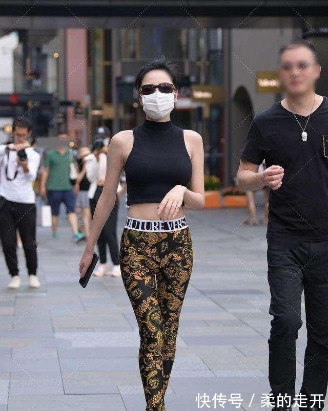打底裤 精致的印花打底裤穿搭,休闲还减龄,魅力无穷!