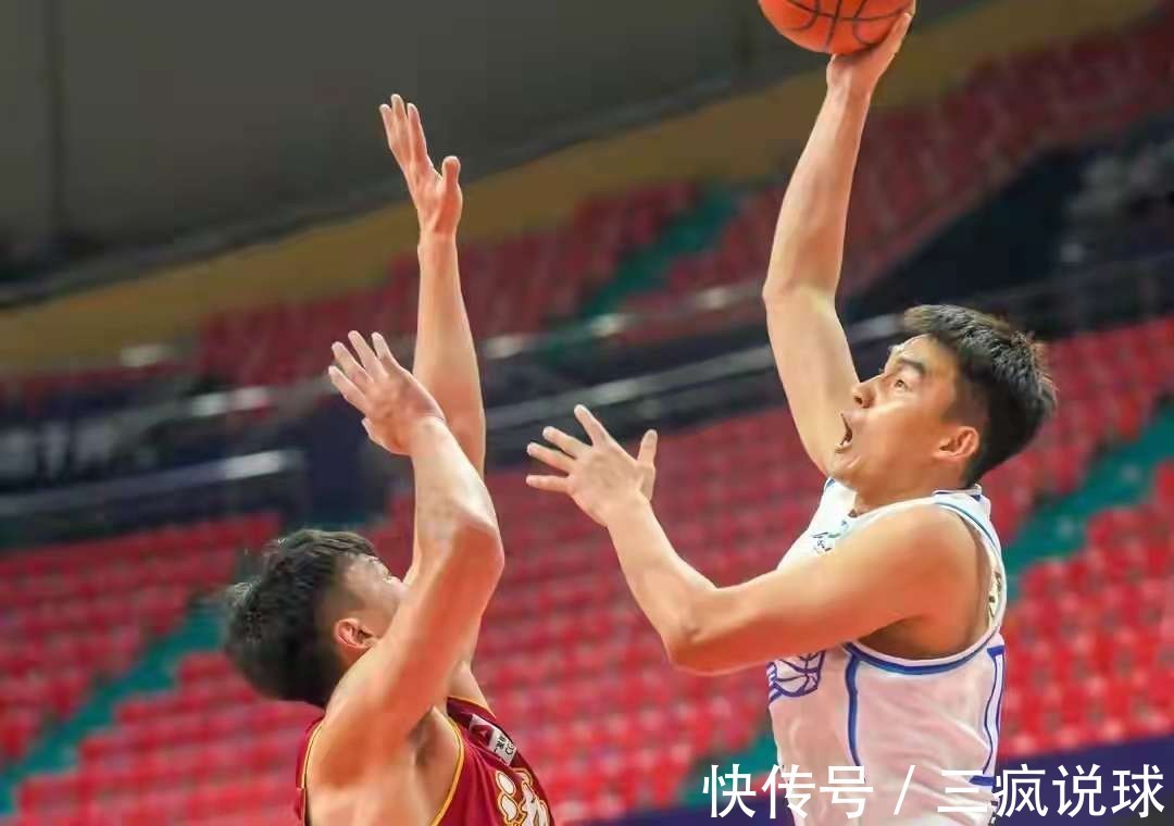 张彪|CBA火爆一幕！朱旭航恶犯后还嚣张挑衅，引爆9人冲突，或追加制裁