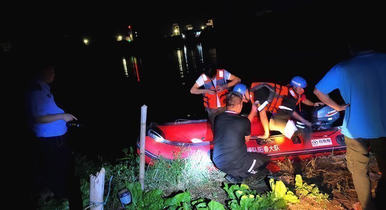 救援队|悲剧又发生钓友被鱼竿拖入水中溺亡,捞上来发现是条四两小鱼