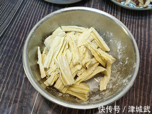 这食材10元一斤,蛋白质含量比牛肉还高,常吃点,家人都受益