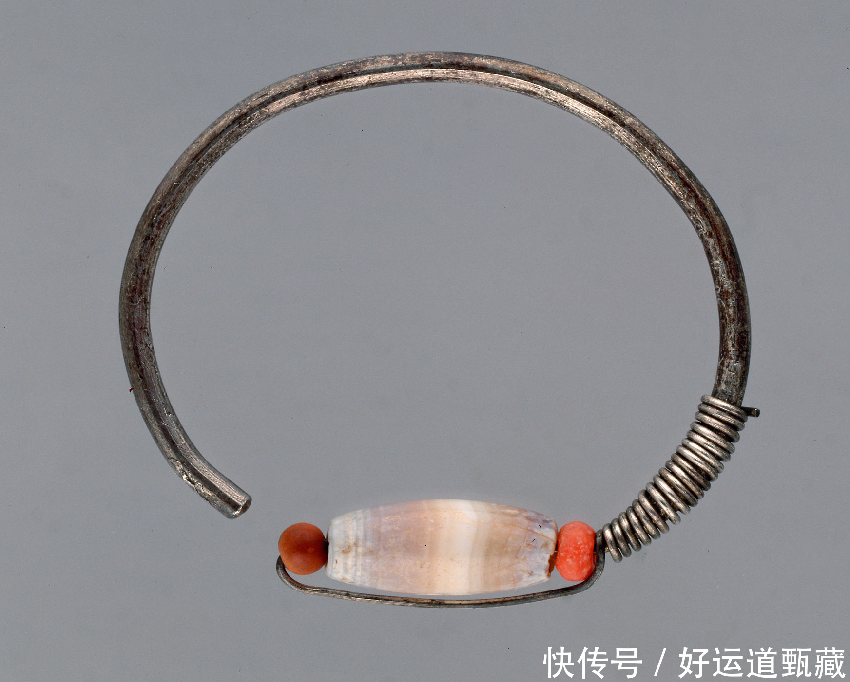 游丝|千种玛瑙万种玉,缠丝玛瑙色带细如游丝,温润半透,油润透明(一)