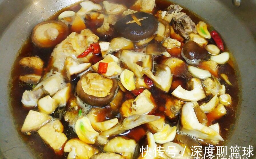 下饭|饭店的黄焖鸡为啥好吃又入味?大厨教你方法技巧,鲜美香嫩特下饭