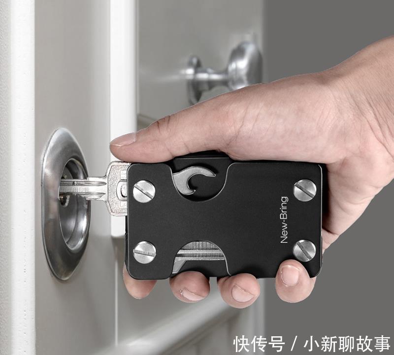 戴金链子太俗气了,今年流行这8款“随身好物”,出门新潮更有面