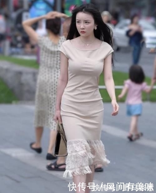 流苏 裸色流苏连衣裙,大气又端庄,彰显出东方女人的成熟气息