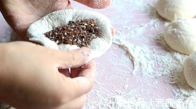 红糖饼|懒人早餐面食,连面都不用揉不用发,5分钟搞定可多赖床