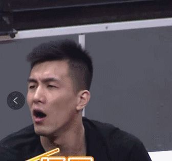 杨导|感动!郭艾伦受伤后,坐在替补席大喊:杨导!杨导!杨鸣换他上场