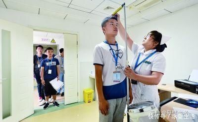 身高|男孩多少岁才停止长高?把握好最后一个冲刺期,或许能蹿到一米八