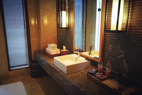 中年|安吉阿丽拉，停止营业