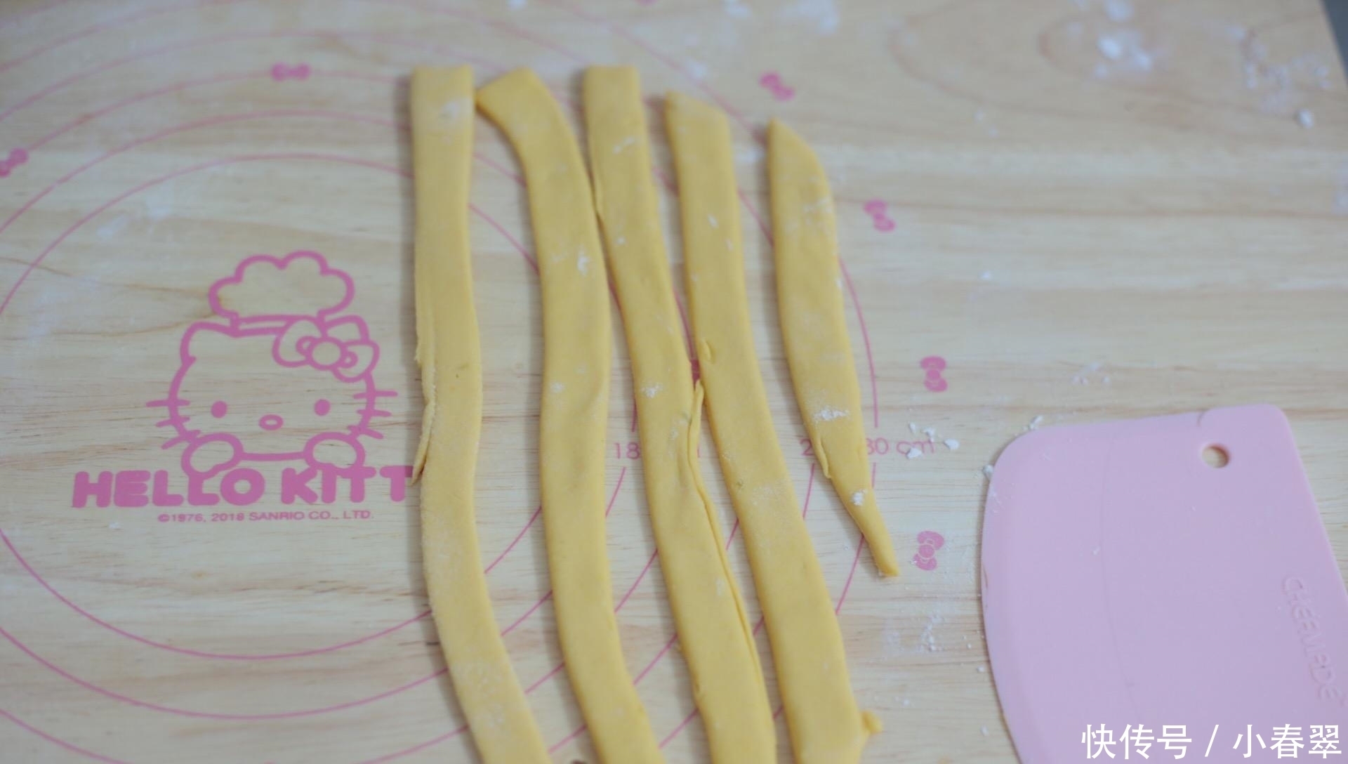 馒头|面粉里加点南瓜,不蒸不烤,出锅女儿抢着吃,太香了,好吃不上火