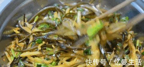 搅拌均匀|凉拌海带丝最不该放的1种调料,很多人都会错放,难怪海带丝难吃