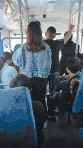 |搞笑GIF:摔成这样你这当妈的是不是很心痛?