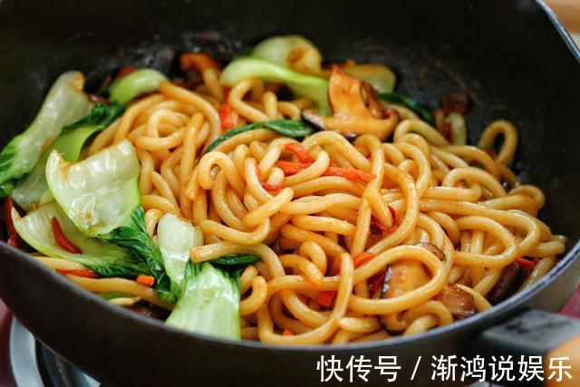 解馋|极简版炒面，杂蔬肉丝乌冬面，开胃解馋不油腻