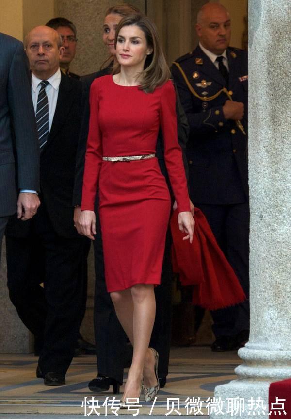 西班牙王后真会穿,早秋穿搭高级优雅还显瘦,每套都值得借鉴