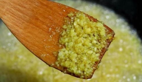 蒸生蚝,直接上锅蒸就错了,难怪腥气不好吃,大厨这样蒸才对