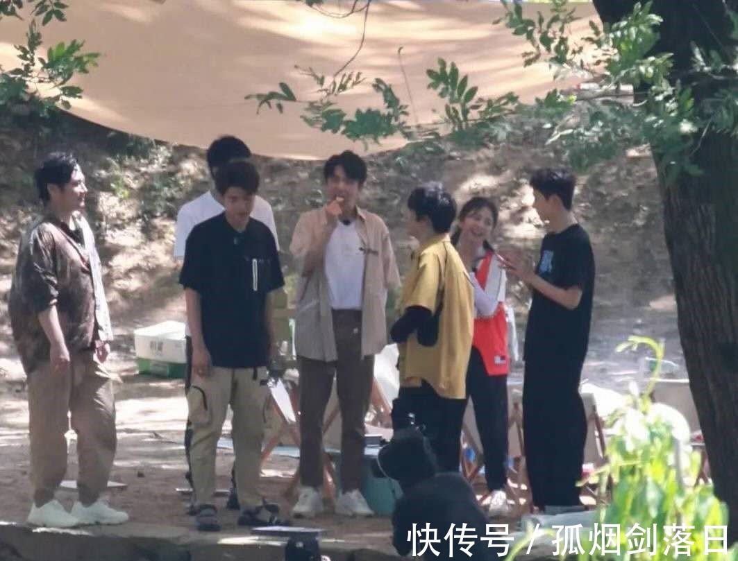 宋威龙|《以家人之名》三兄妹合体录制综艺,谭松韵宋威龙王一博同框!