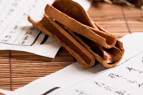 寒凉|上焦火，下焦寒，只需一味药，就能引火下行，最适合上热下寒体质