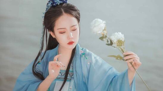 一生守候!白居易对初恋念念不忘,大雨之夜写下一首诗,开篇两句催人泪下