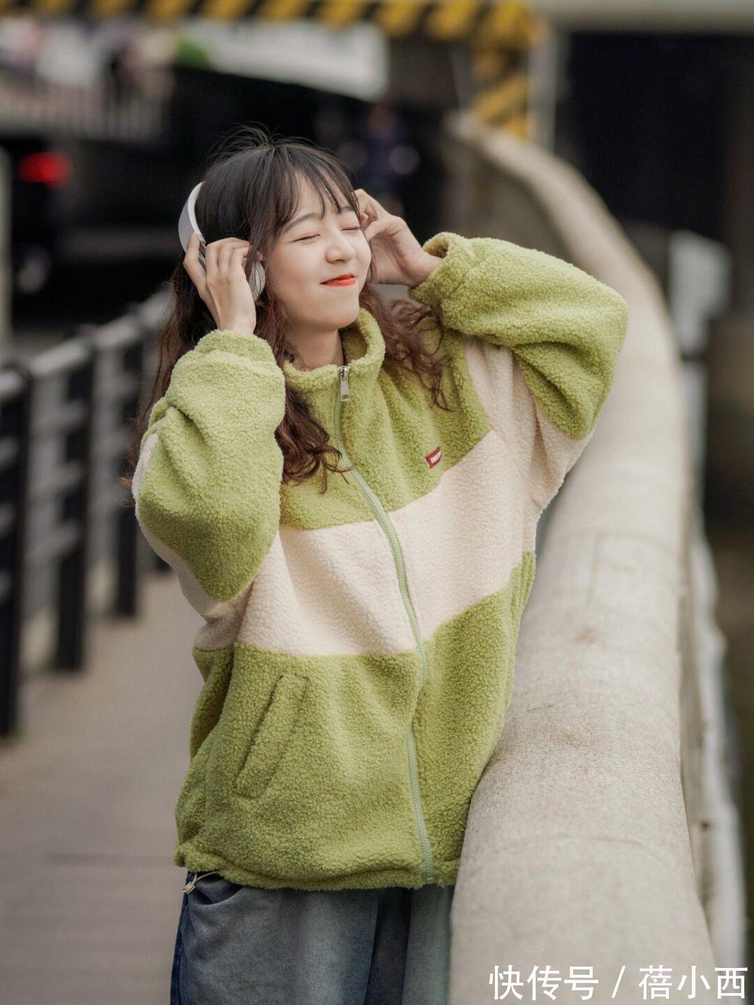 穿搭 冬季穿衣保暖是重点,试试“羊羔绒外套”的搭配,这些技巧够你用