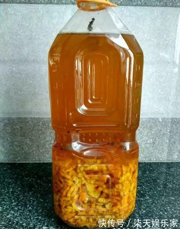 花盆出现“硬土块”,2种“松土水”七天浇一次,土壤疏松像面包