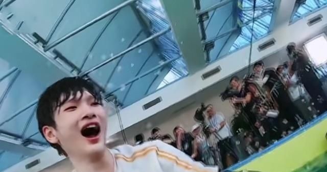 周震南|染头发不能上跑男看到周震南的处理方法，意外解锁新潮流