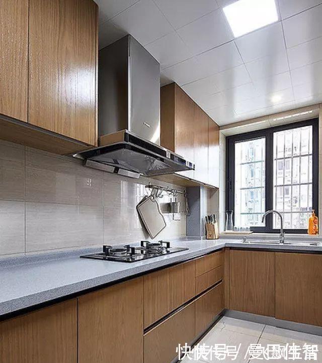 居室|130平三居室，全屋大白墙，原木色柜子，简约极了，客厅最大气