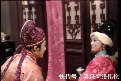 贾府|王熙凤在贾府活得并不轻松, 却在这三个男人这里得到了满足