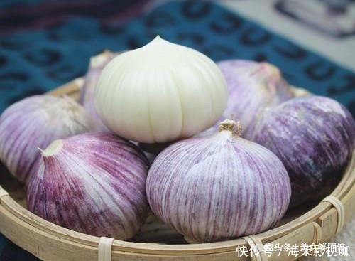 糖醋|腌制糖醋蒜,只加糖和醋可不够!忘了加“它”,大蒜发苦还易坏