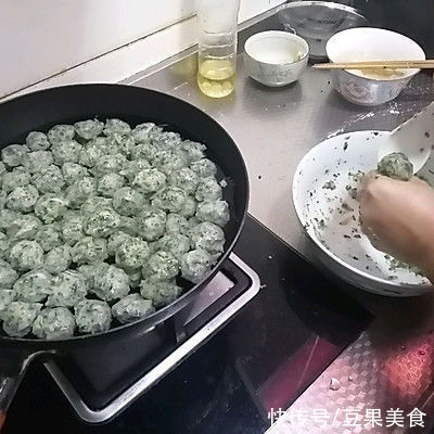 鸡胸肉|餐厅必点的鸡肉荠菜丸子，在家也能做