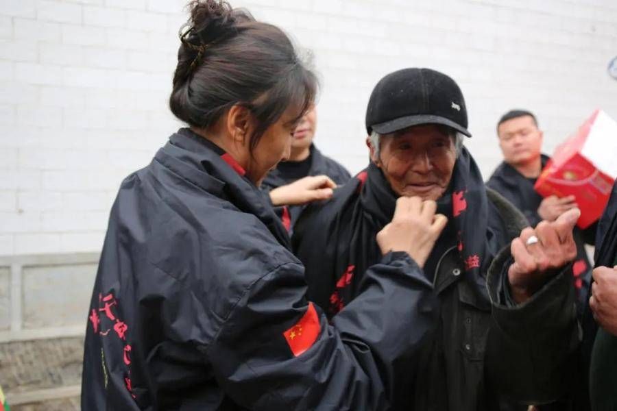 中国人民|岁寒时节献“诊”情，英雄战歌“关爱烈士父母行动”走进菏泽