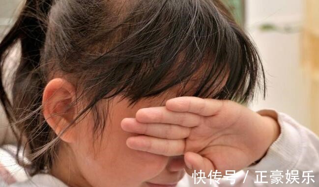 小周|“妈,俺被打了,能打回去吗”两个妈妈的回答,已改变孩子人生